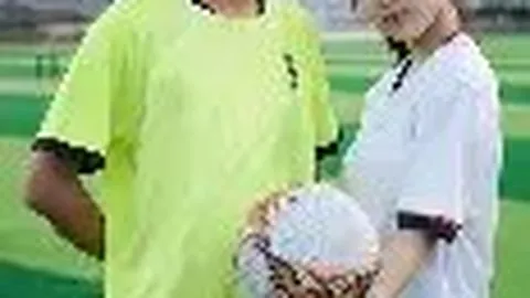 周杰伦之子小小周畅饮巨无霸奶茶