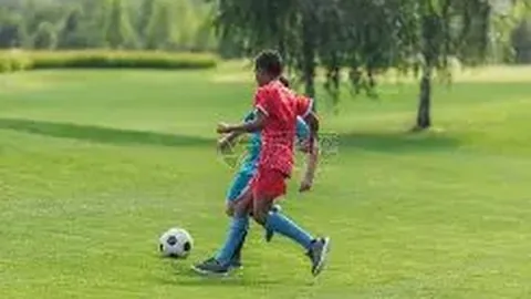 揭秘：姆巴佩拒绝续约巴黎真相：哈兰德夺冠效应与欧战边缘化影响